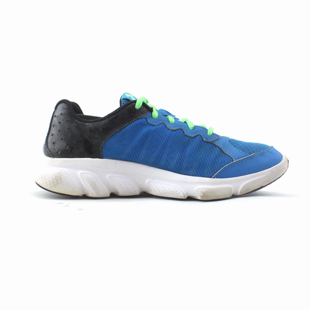 UNDER ARMOUR ASSERT 6 Under Armour trainer close-ups