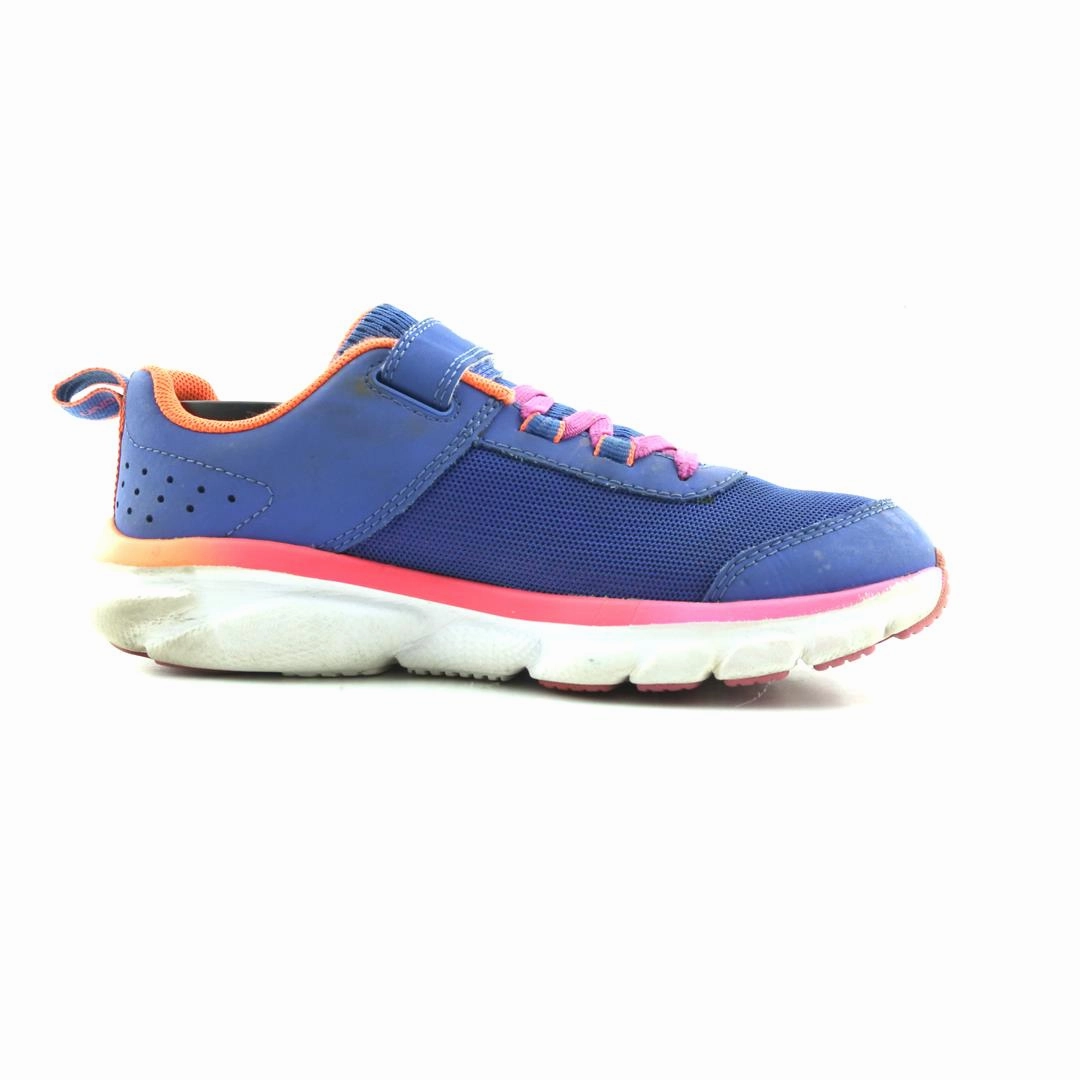 UNDER ARMOUR ASSERT 8 Under Armour sport shoe shots