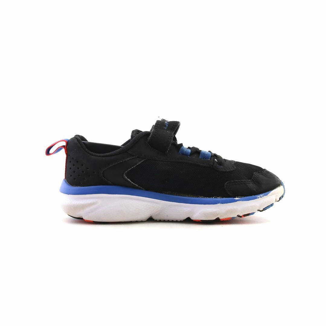 UNDER ARMOUR ASSERT 8 Under Armour sport shoe shots