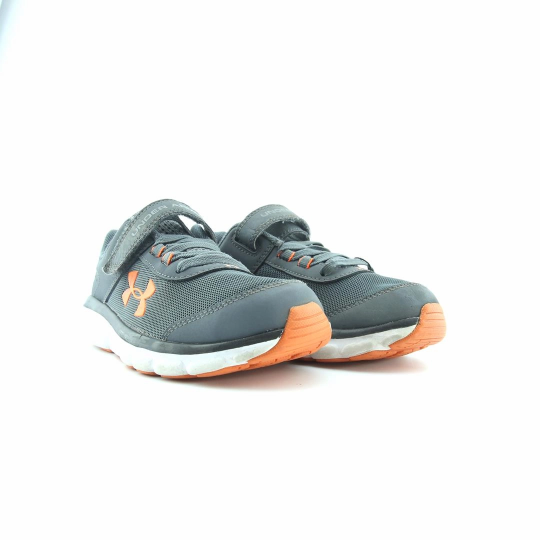 UNDER ARMOUR ASSERT 8 Under Armour sport shoe shots