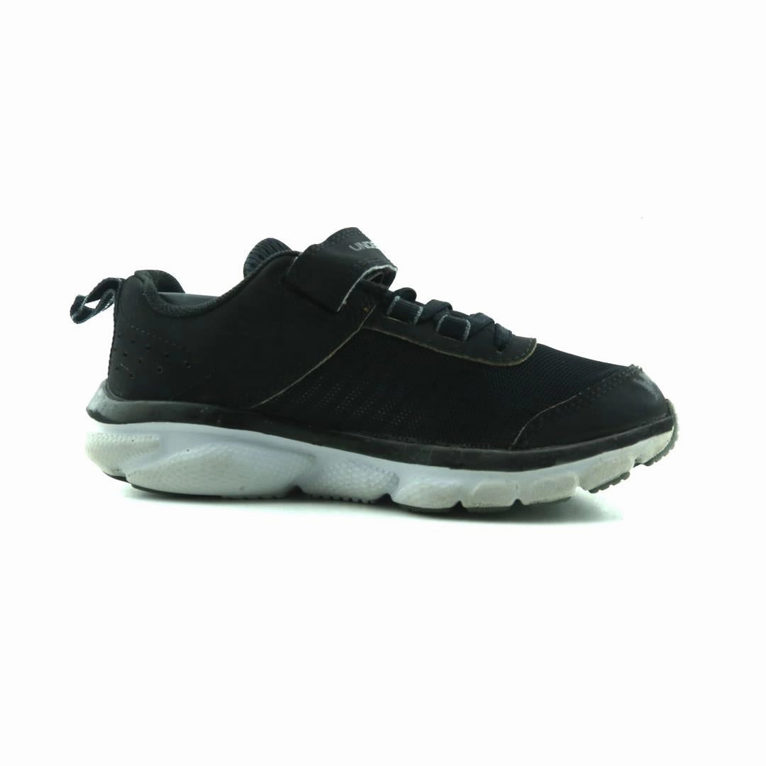 UNDER ARMOUR ASSERT 8 Under Armour sport shoe shots