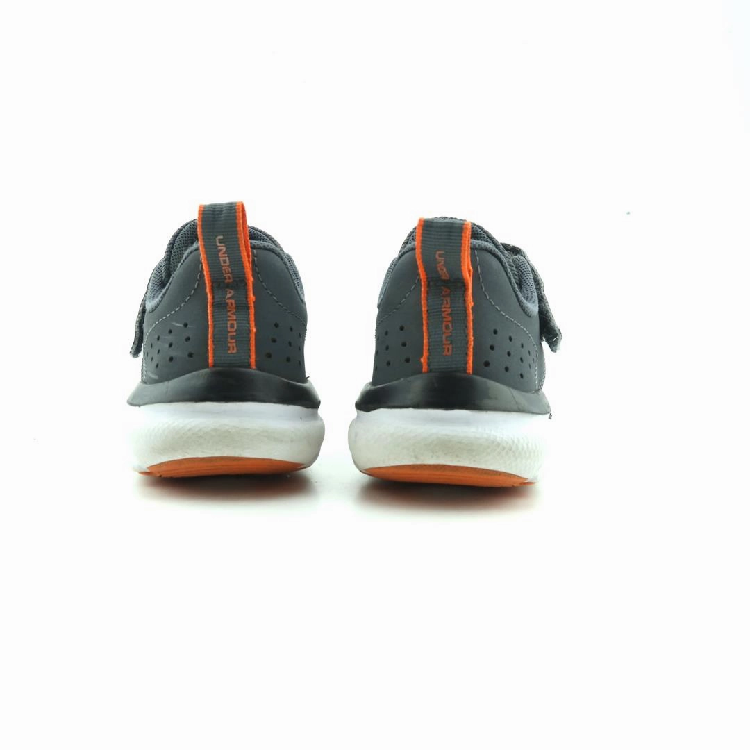 UNDER ARMOUR  ASSERT 8 Under Armour sport shoe shots