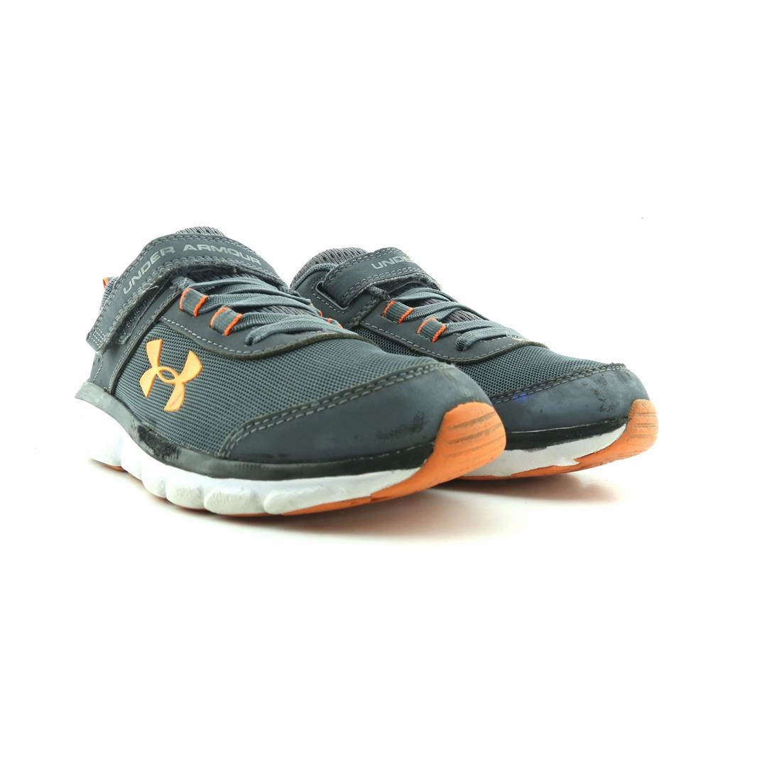 UNDER ARMOUR  ASSERT 8 Under Armour sport shoe shots