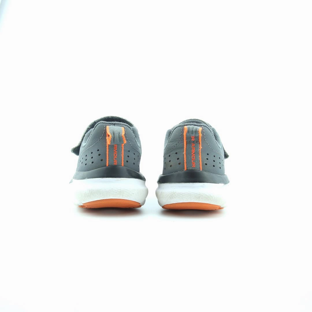 UNDER ARMOUR ASSERT 8 Under Armour sport shoe shots