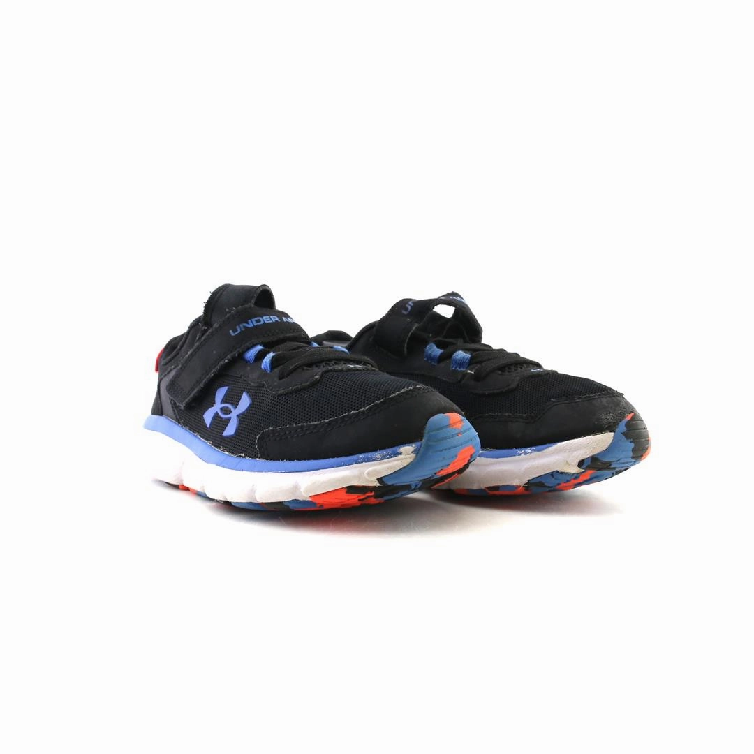 UNDER ARMOUR ASSERT 8 Under Armour sport shoe shots