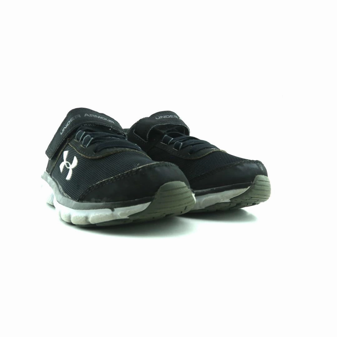 UNDER ARMOUR ASSERT 8 Under Armour sport shoe shots