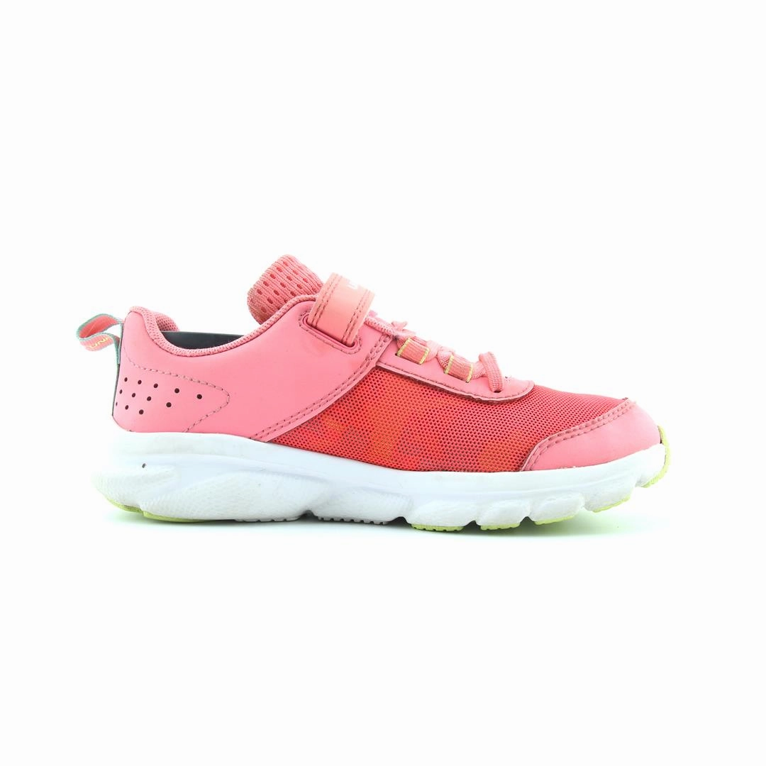 UNDER ARMOUR ASSERT 8 Under Armour sport shoe shots