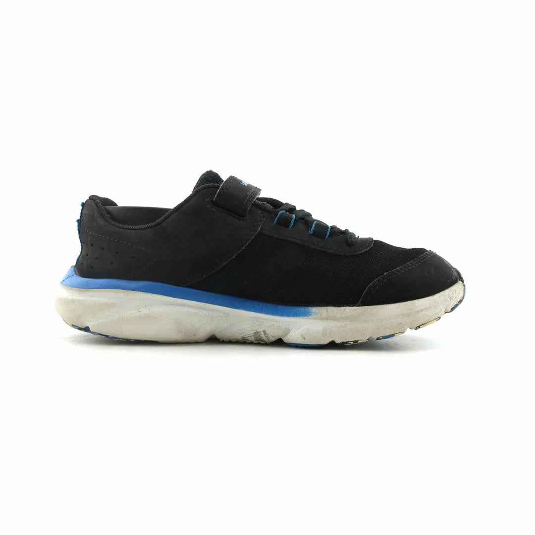 UNDER ARMOUR ASSERT 8 Under Armour trainer close-ups