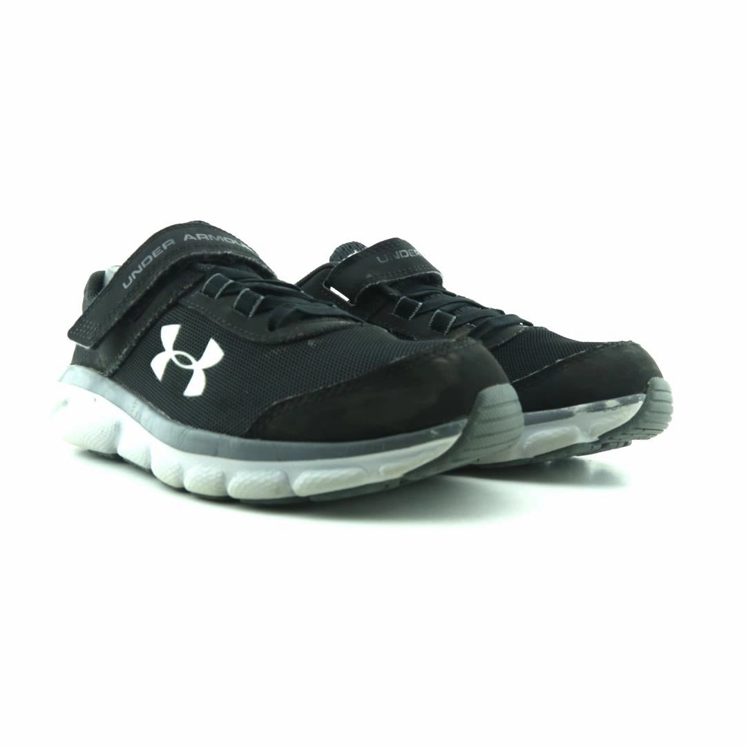 UNDER ARMOUR  ASSERT 8 Under Armour trainer close-ups