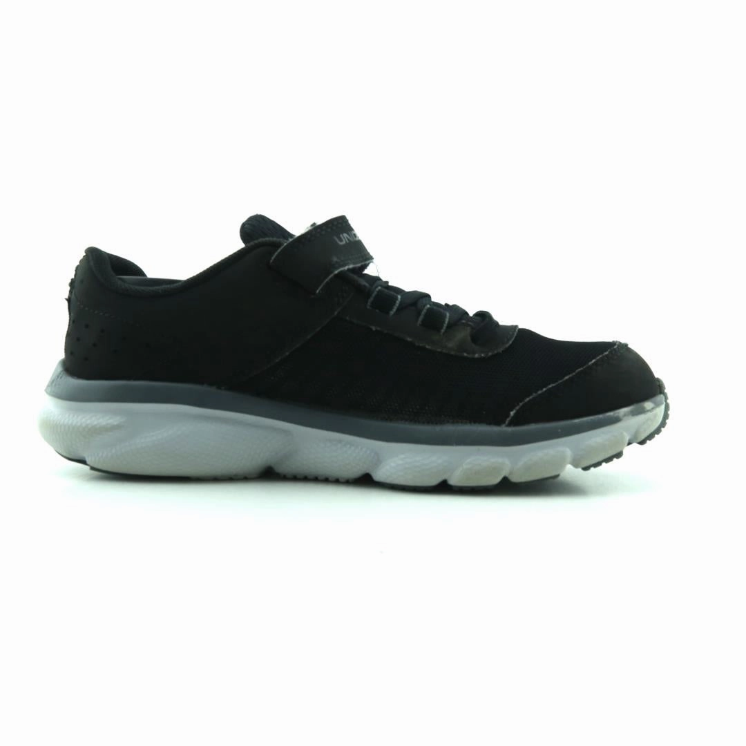 UNDER ARMOUR  ASSERT 8 Under Armour trainer close-ups