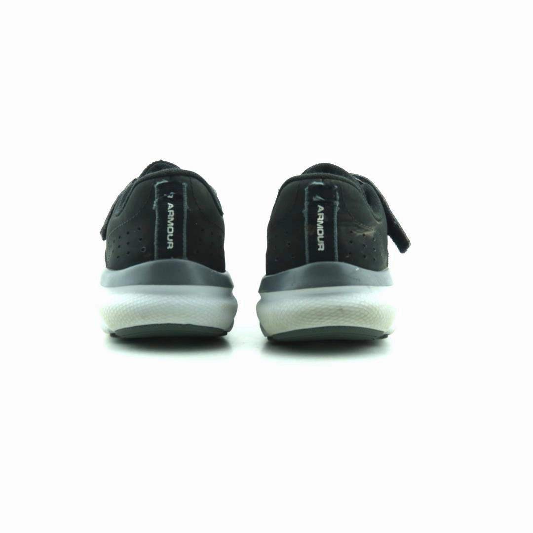 UNDER ARMOUR  ASSERT 8 Under Armour trainer close-ups