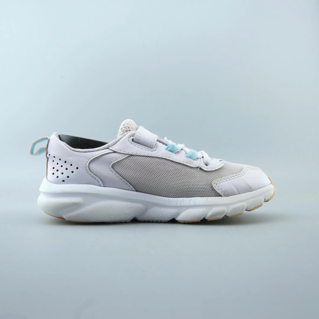 UNDER ARMOUR ASSERT 9 Under Armour sport shoe shots