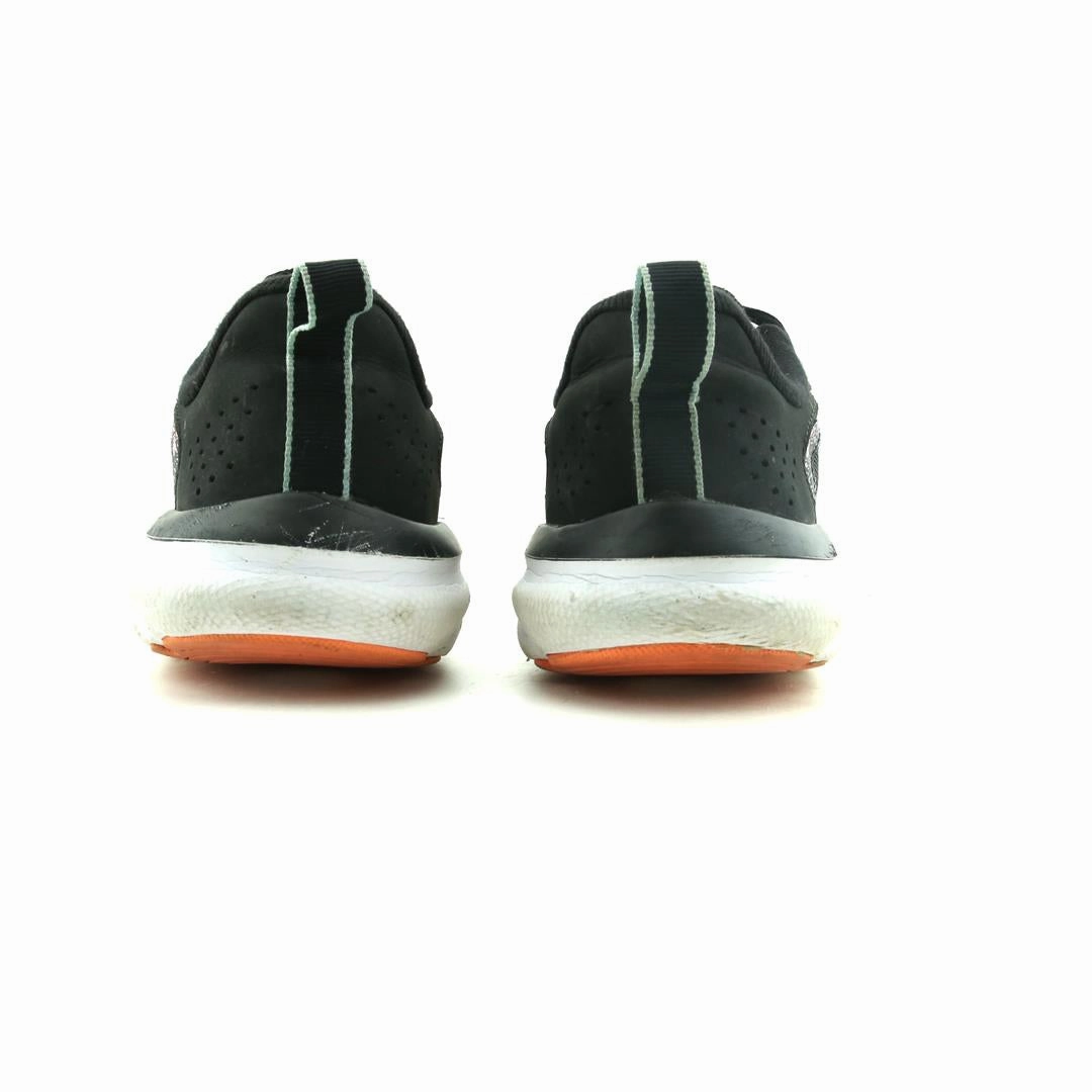 UNDER ARMOUR ASSERT 9 Under Armour trainer close-ups
