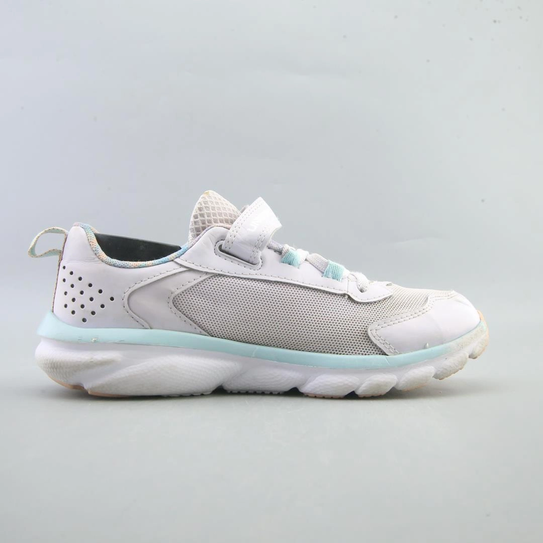 UNDER ARMOUR  ASSERT 9 Under Armour trainer close-ups
