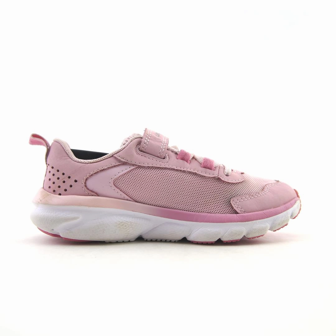 UNDER ARMOUR  ASSERT 9 Under Armour trainer close-ups