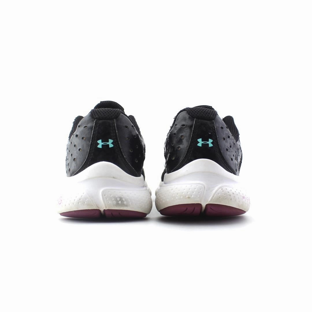UNDER ARMOUR ASSERT 9 Under Armour trainer close-ups