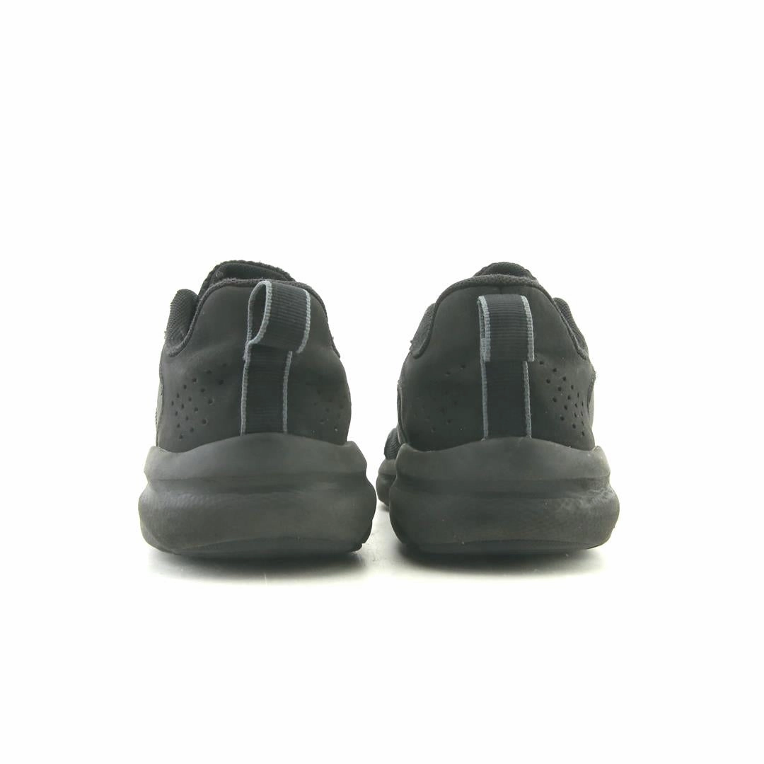 UNDER ARMOUR  ASSERT Under Armour trainer close-ups