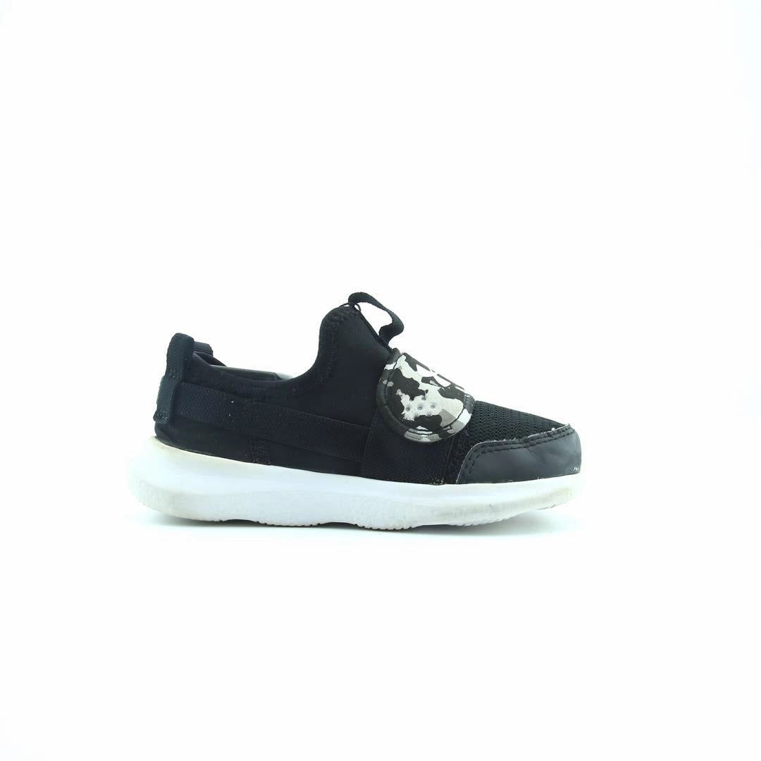 UNDER ARMOUR BINF RUNPLAY CAMO Under Armour sport shoe shots