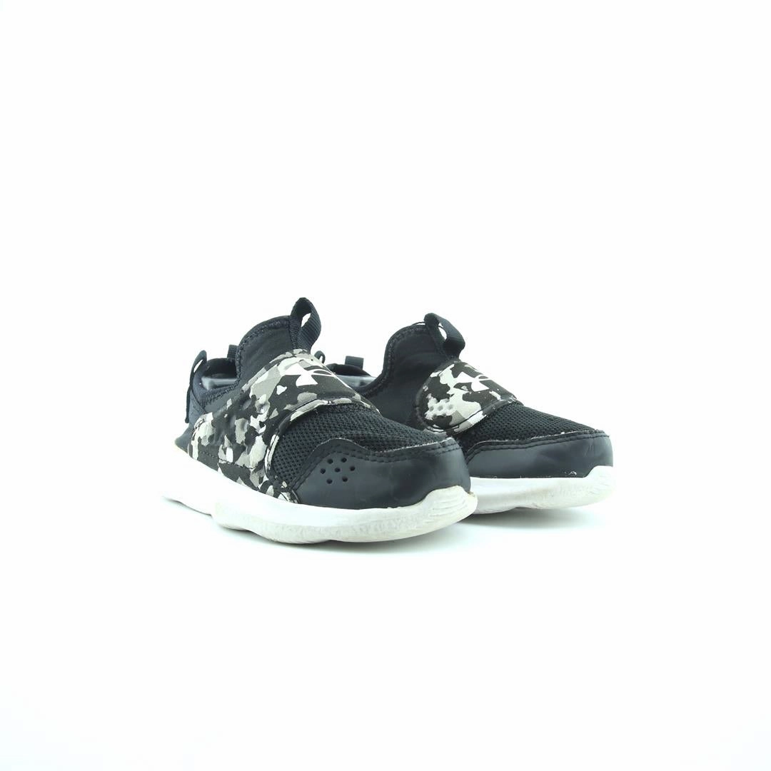 UNDER ARMOUR BINF RUNPLAY CAMO Under Armour sport shoe shots