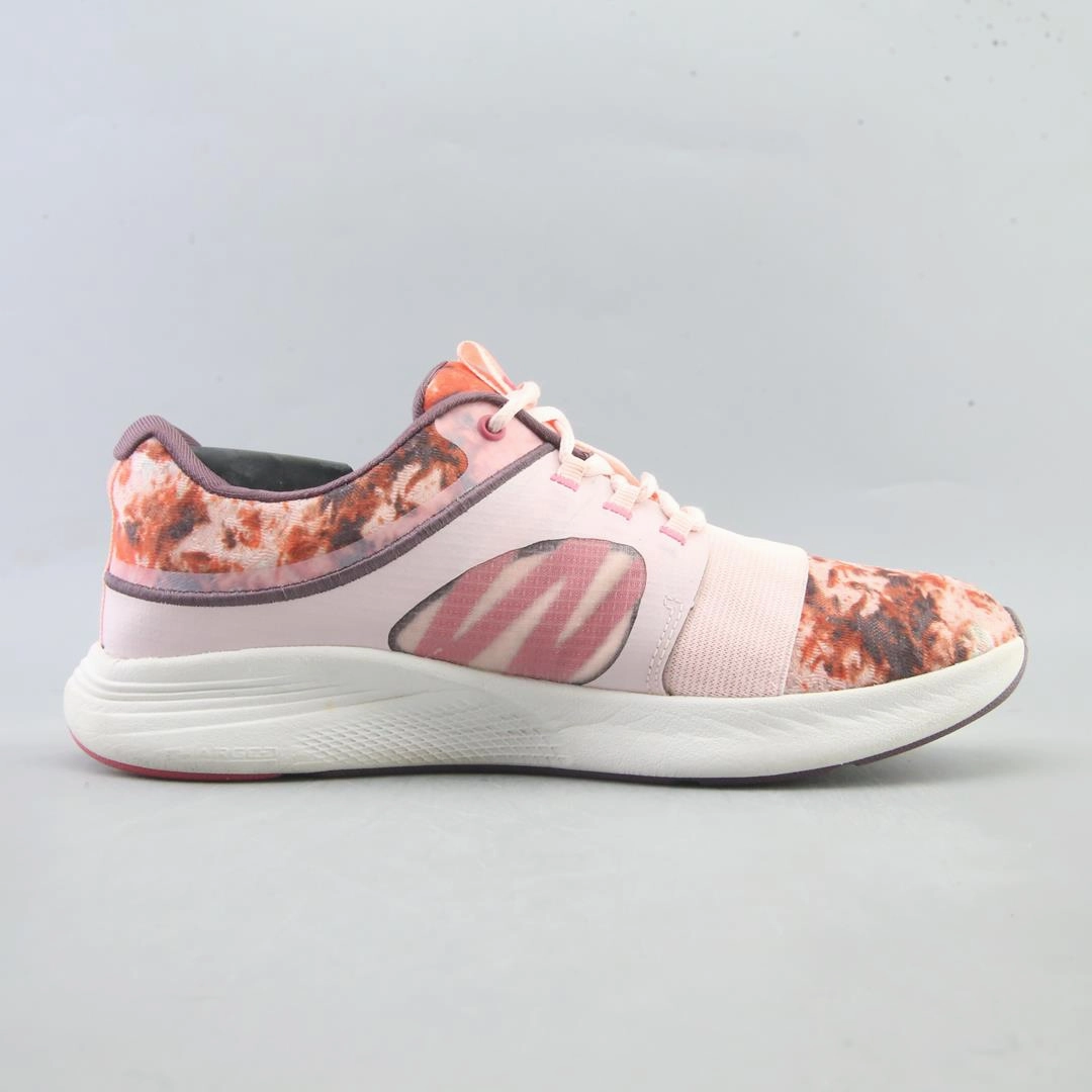 UNDER ARMOUR BREATHE BLISS Under Armour trainer close-ups