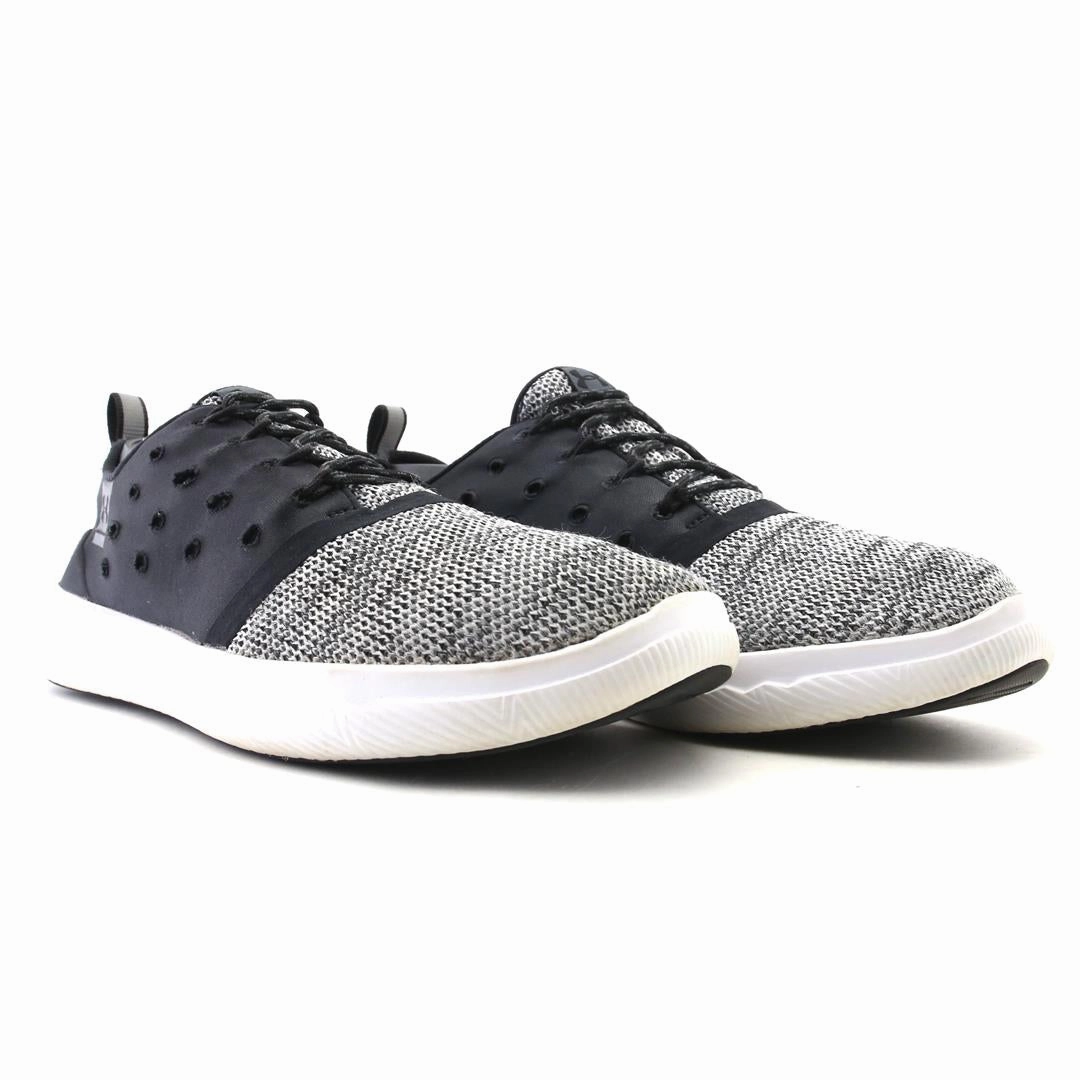 UNDER ARMOUR CHARGED 24-7 LOW Under Armour trainer close-ups
