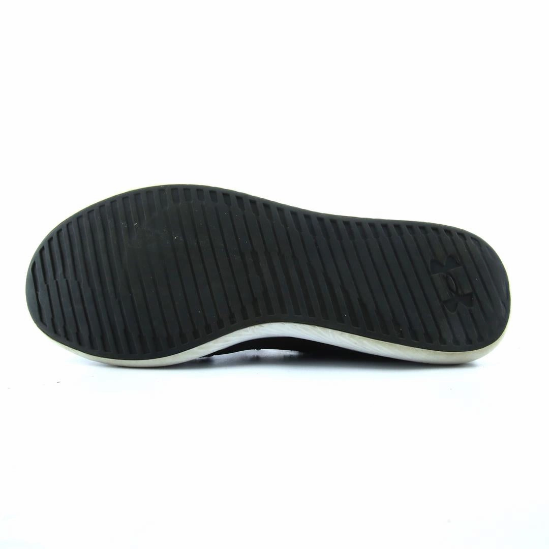 UNDER ARMOUR CHARGED 24 Under Armour trainer close-ups