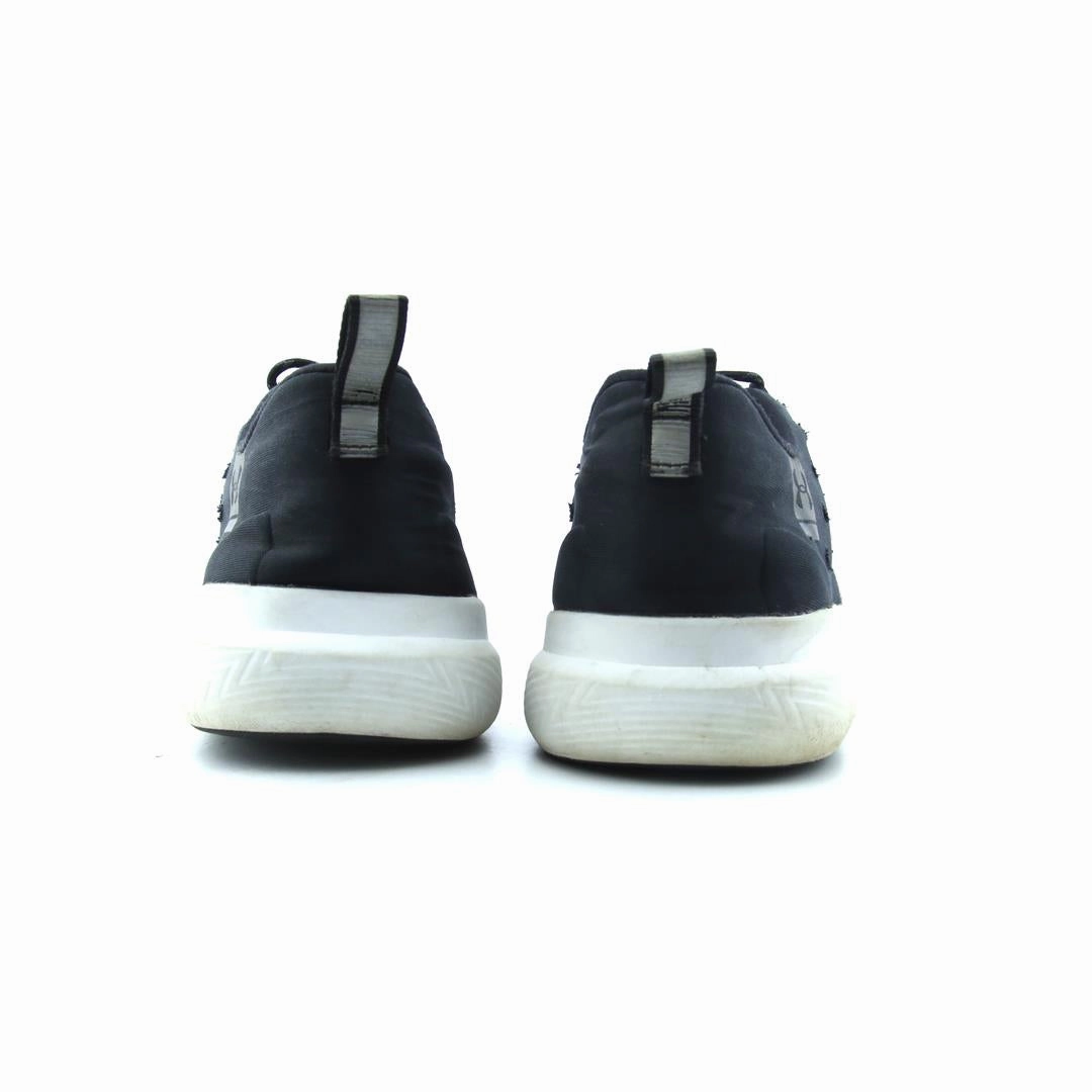 UNDER ARMOUR CHARGED 24 Under Armour trainer close-ups