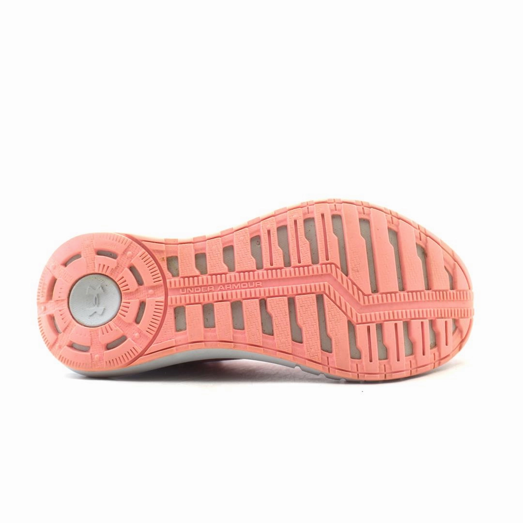 UNDER ARMOUR  CHARGED ASSERT 10 Under Armour trainer close-ups