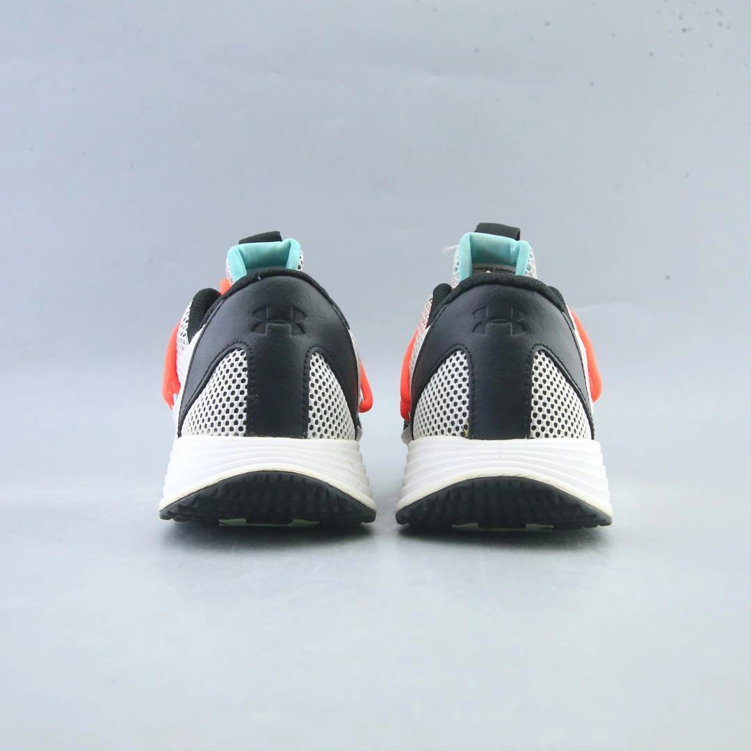 UNDER ARMOUR CHARGED BREATHE LACE Under Armour trainer close-ups