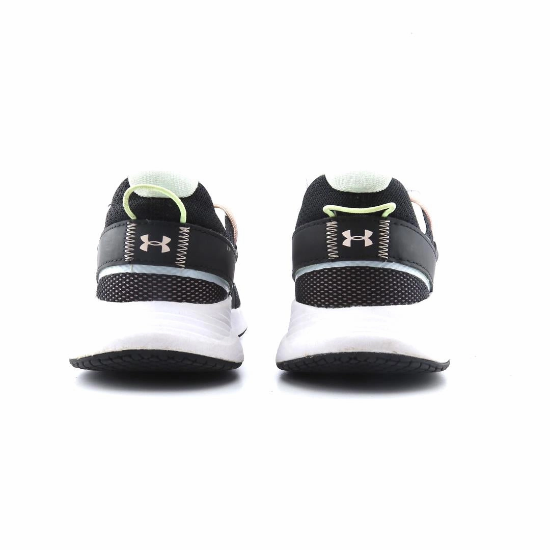 UNDER ARMOUR  CHARGED BREATHE LACE Under Armour trainer close-ups