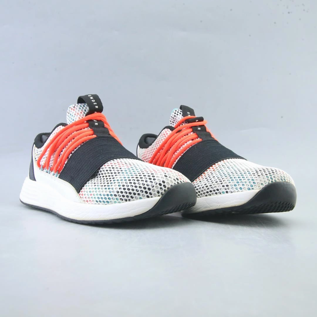 UNDER ARMOUR CHARGED BREATHE LACE Under Armour trainer close-ups