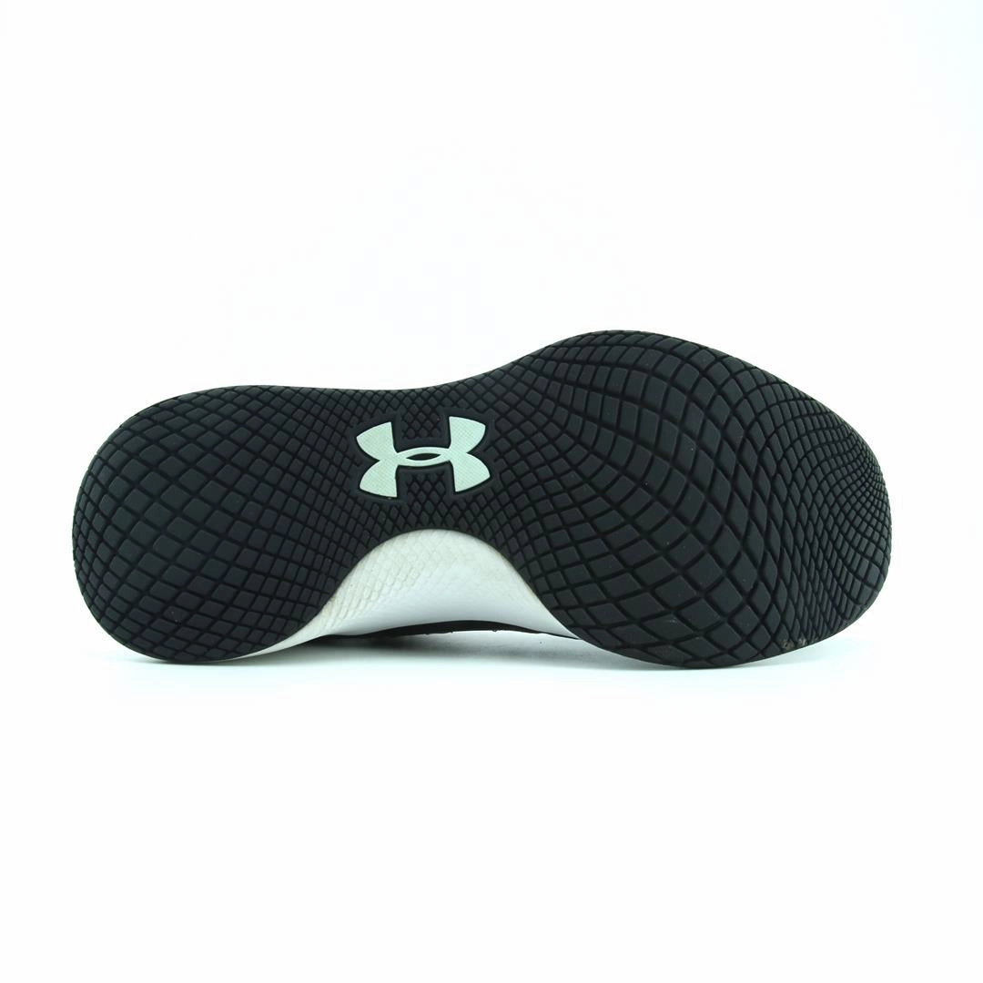 UNDER ARMOUR CHARGED BREATHE Under Armour sport shoe shots