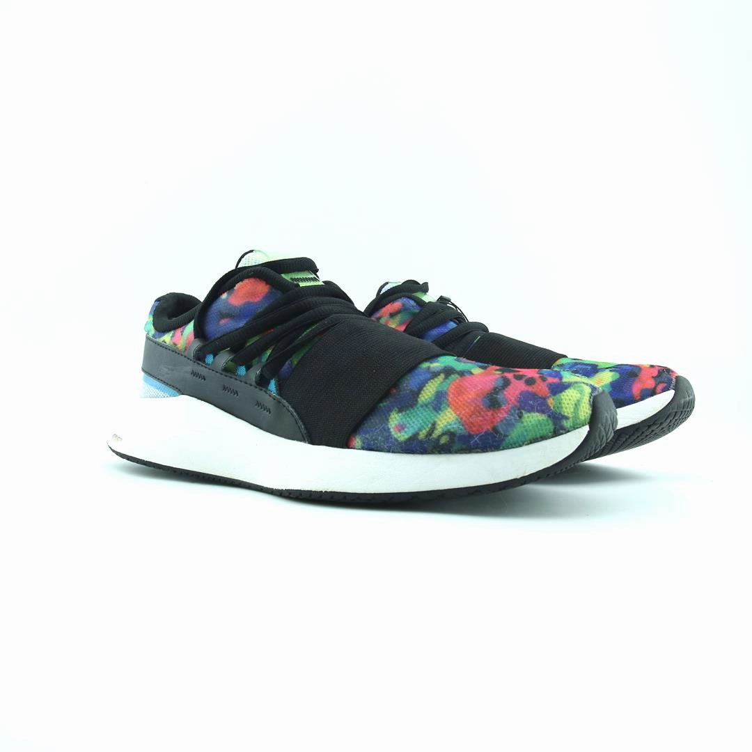 UNDER ARMOUR CHARGED BREATHE Under Armour sport shoe shots