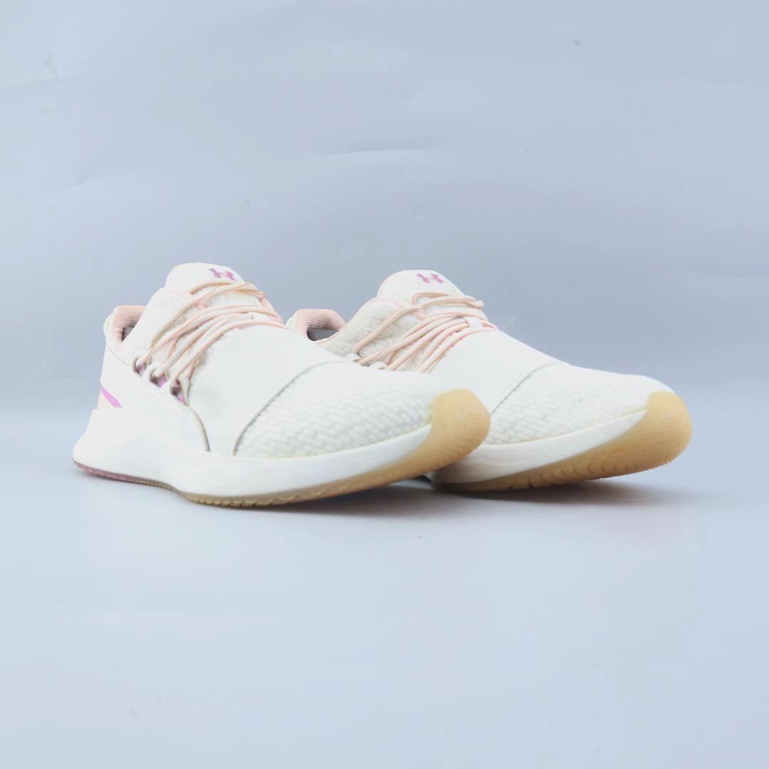 UNDER ARMOUR CHARGED BREATHE Under Armour sport shoe shots