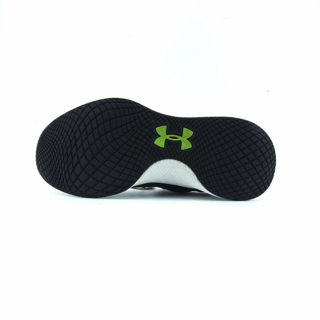UNDER ARMOUR CHARGED BREATHE Under Armour sport shoe shots