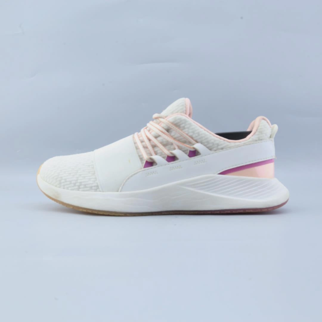 UNDER ARMOUR CHARGED BREATHE Under Armour high-performance sport shoes