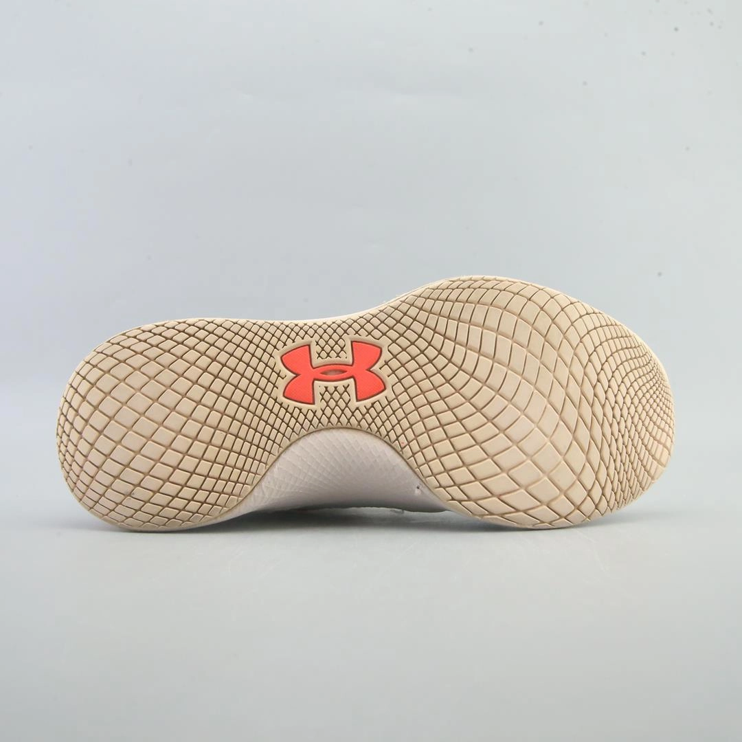 UNDER ARMOUR CHARGED BREATHE Under Armour trainer close-ups