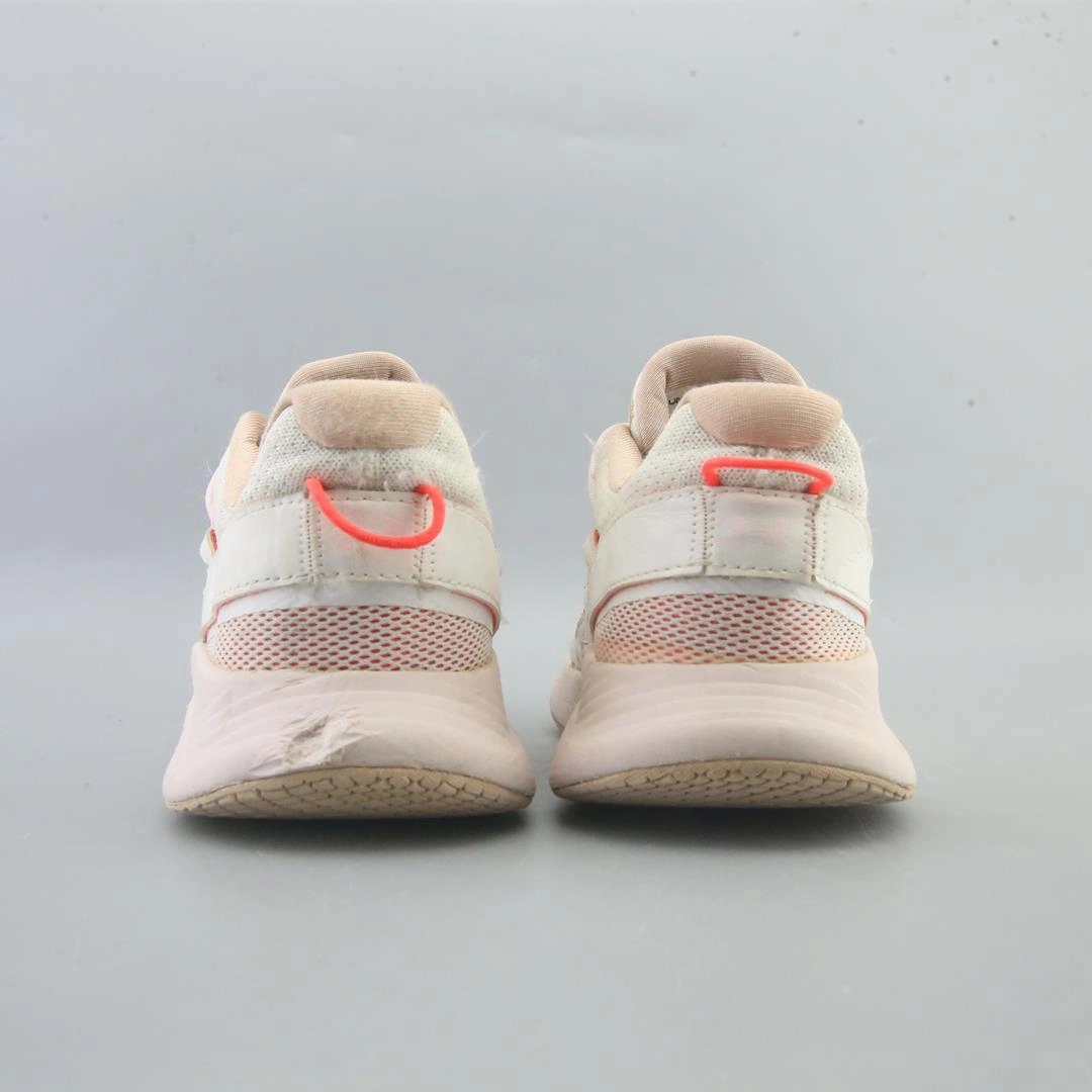 UNDER ARMOUR CHARGED BREATHE Under Armour trainer close-ups