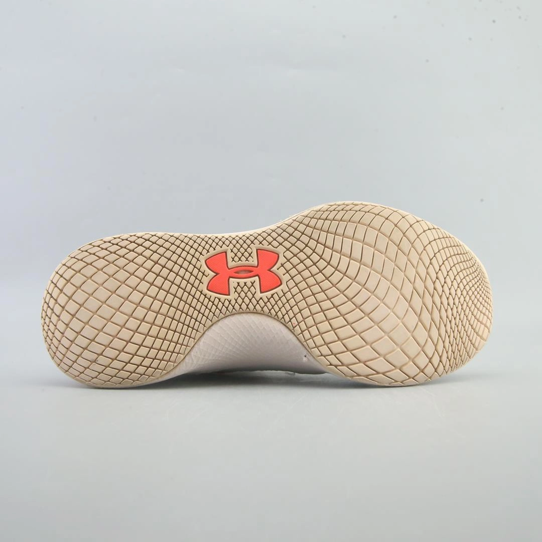 UNDER ARMOUR CHARGED BREATHE Under Armour trainer close-ups