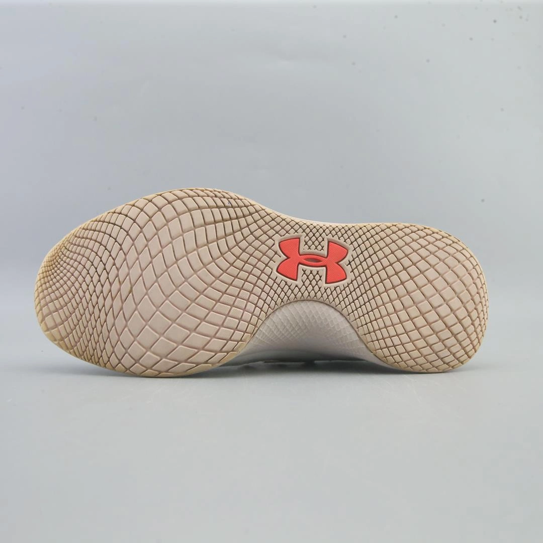 UNDER ARMOUR CHARGED BREATHE Under Armour trainer close-ups