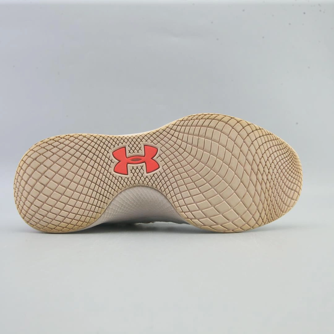 UNDER ARMOUR CHARGED BREATHE Under Armour trainer close-ups