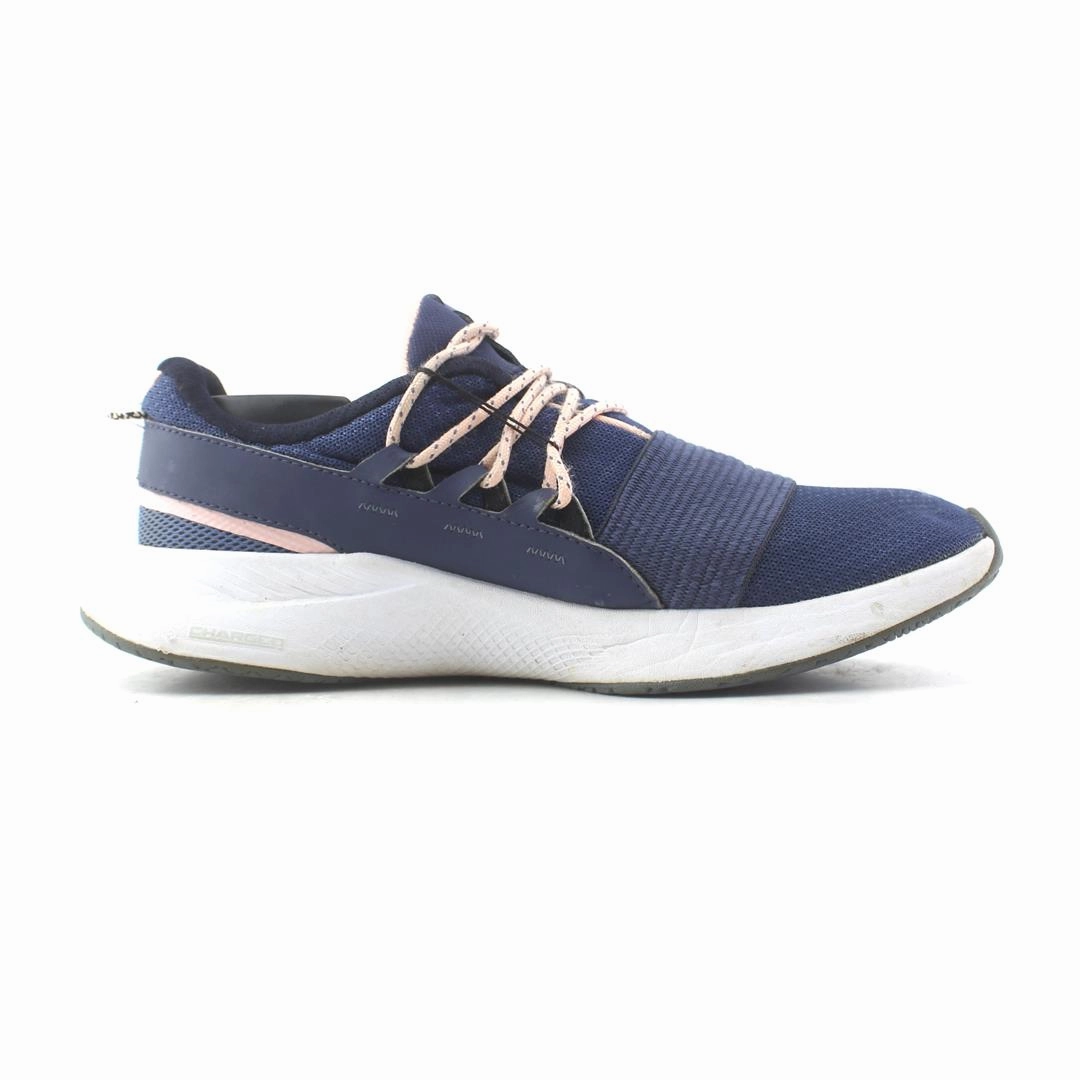 UNDER ARMOUR CHARGED BREATHE Under Armour trainer close-ups