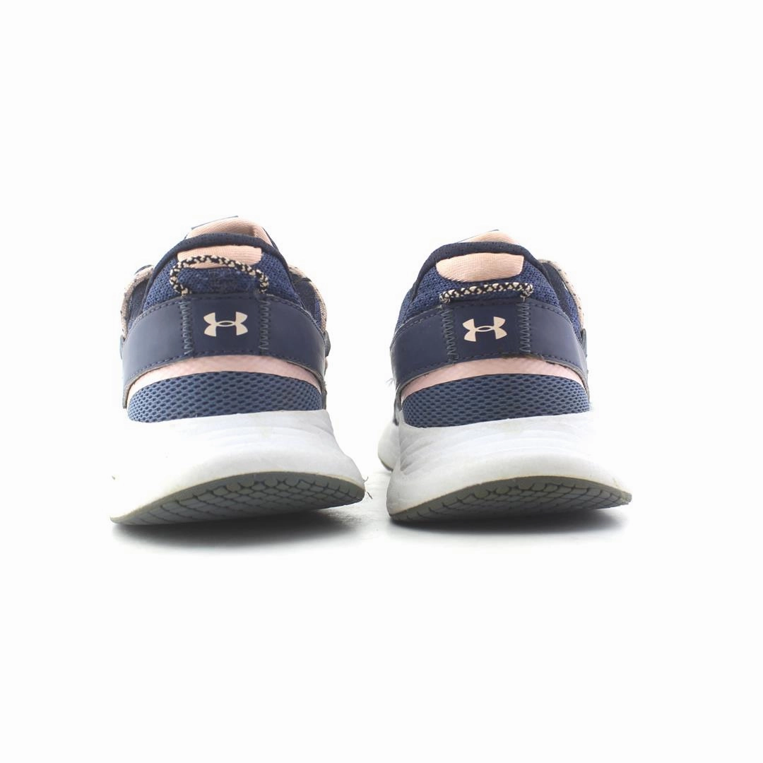 UNDER ARMOUR CHARGED BREATHE Under Armour trainer close-ups