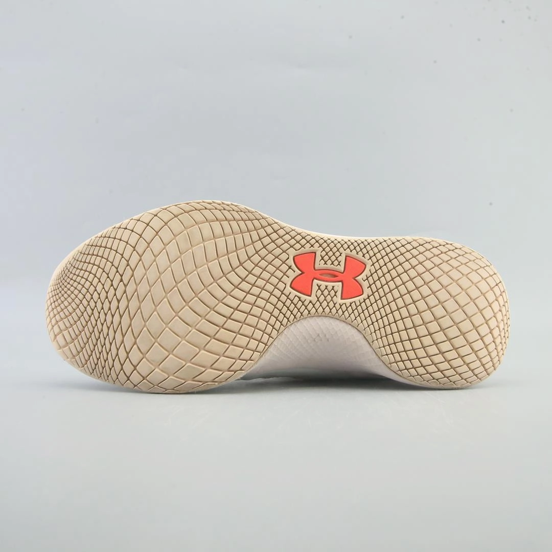 UNDER ARMOUR CHARGED BREATHE Under Armour trainer close-ups