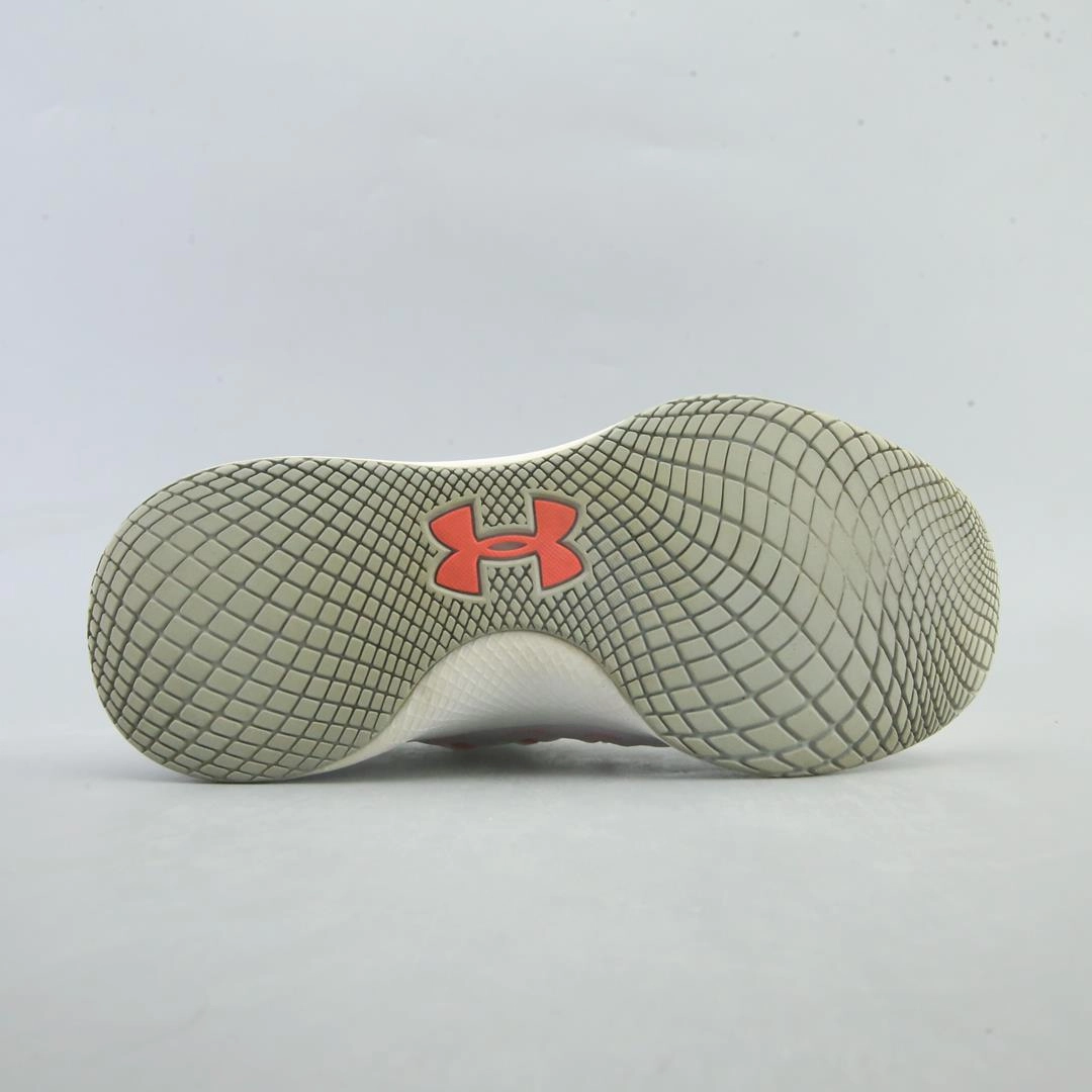 UNDER ARMOUR CHARGED BREATHE Under Armour trainer close-ups