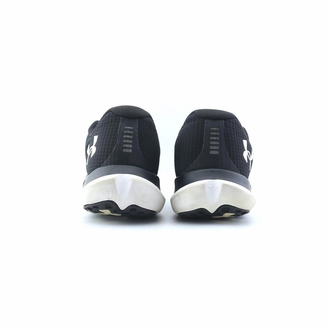 UNDER ARMOUR CHARGED BREEZE Under Armour performance footwear