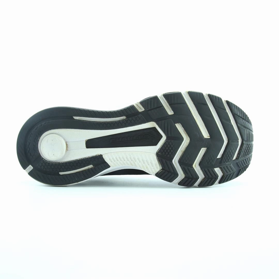 UNDER ARMOUR CHARGED CARBON Under Armour sport shoe shots