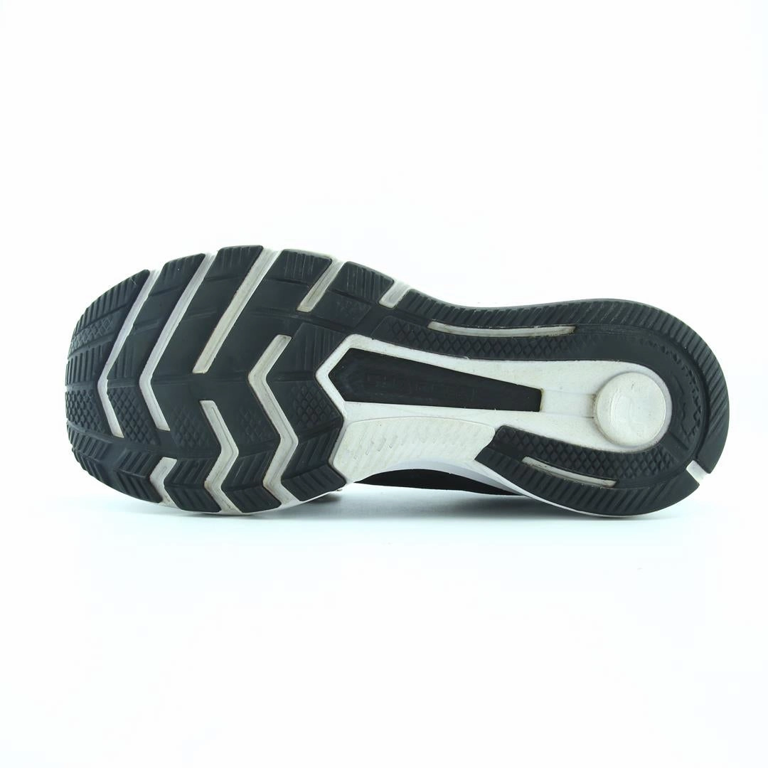 UNDER ARMOUR CHARGED CARBON Under Armour sport shoe shots