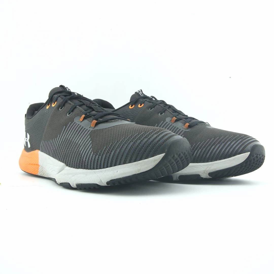 UNDER ARMOUR CHARGED ENGAGED Under Armour performance footwear