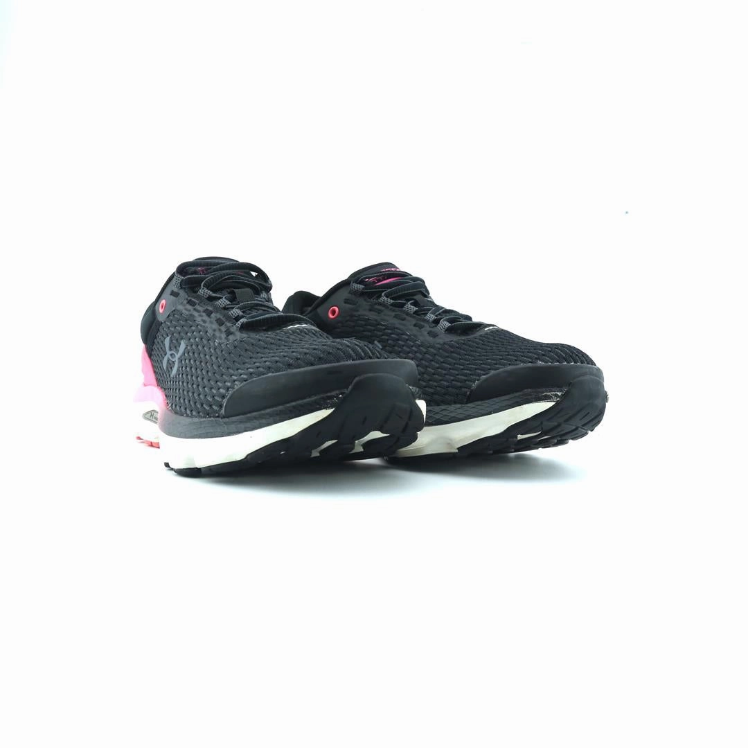 UNDER ARMOUR CHARGED INTAKE 3 Under Armour sport shoe shots